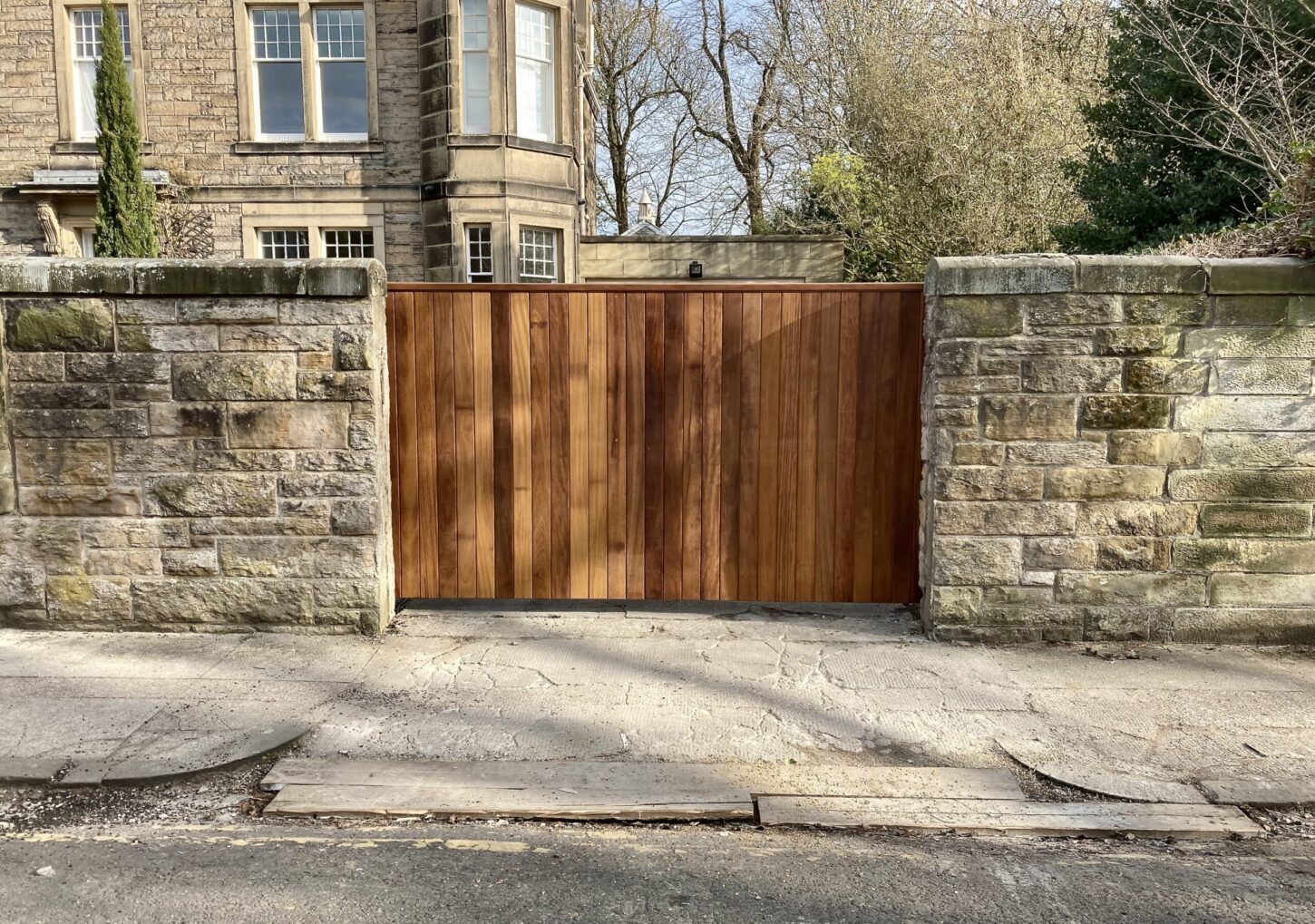 AES (SCOTLAND) LTD recently installed solid iroko cantilever sliding gate Edinburgh